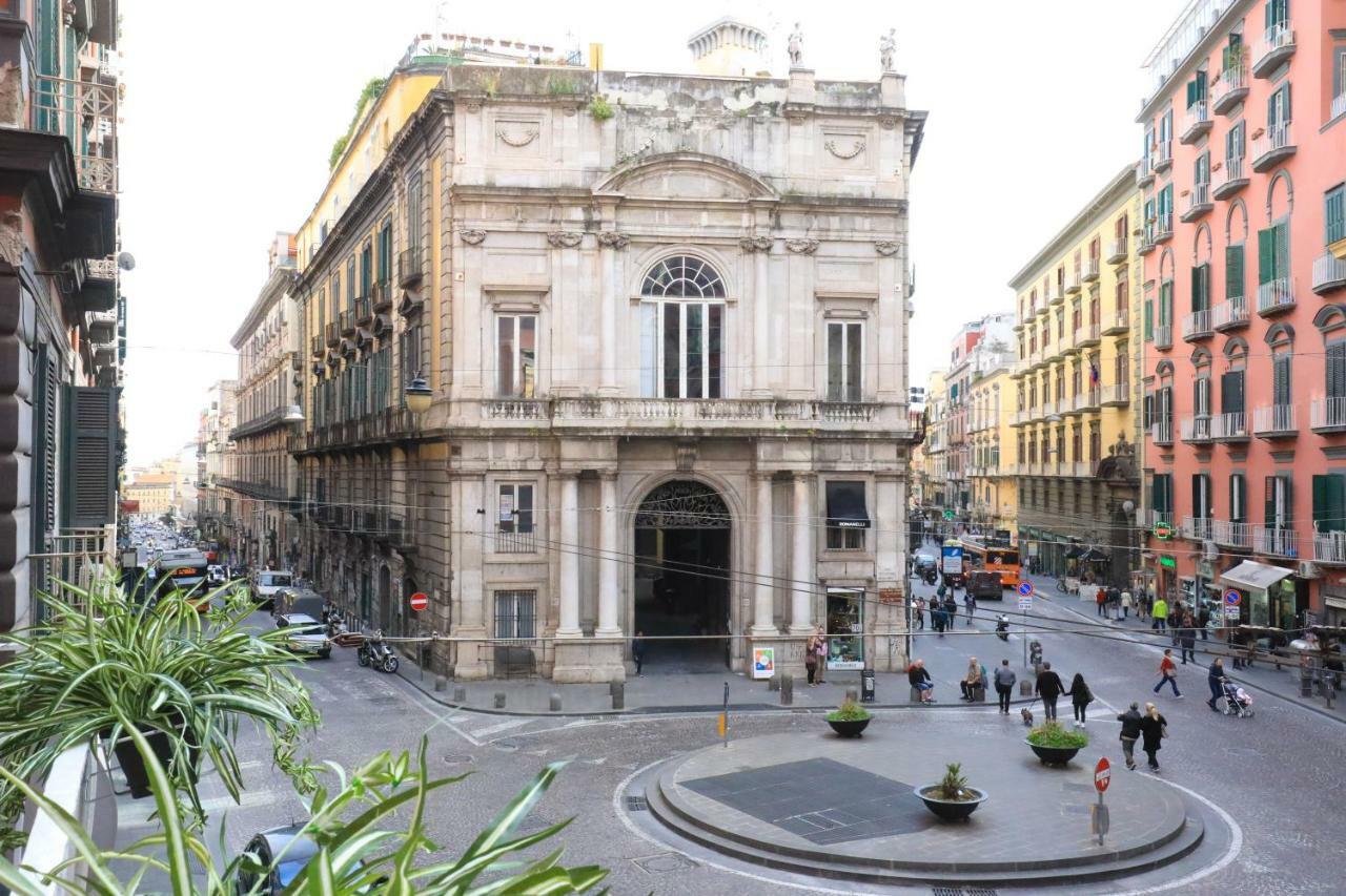Toledo 16 Luxury Suites Naples Extérieur photo