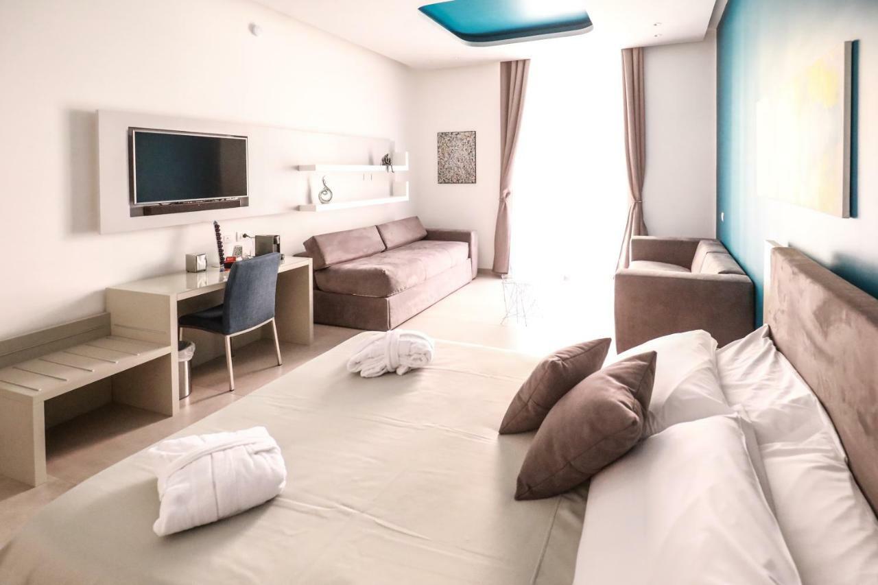 Toledo 16 Luxury Suites Naples Extérieur photo