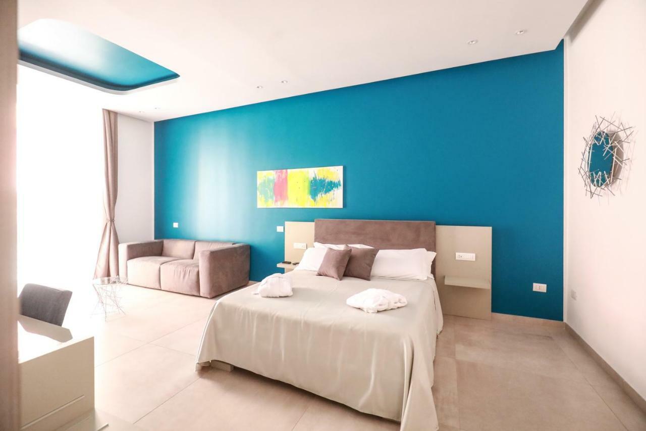 Toledo 16 Luxury Suites Naples Extérieur photo
