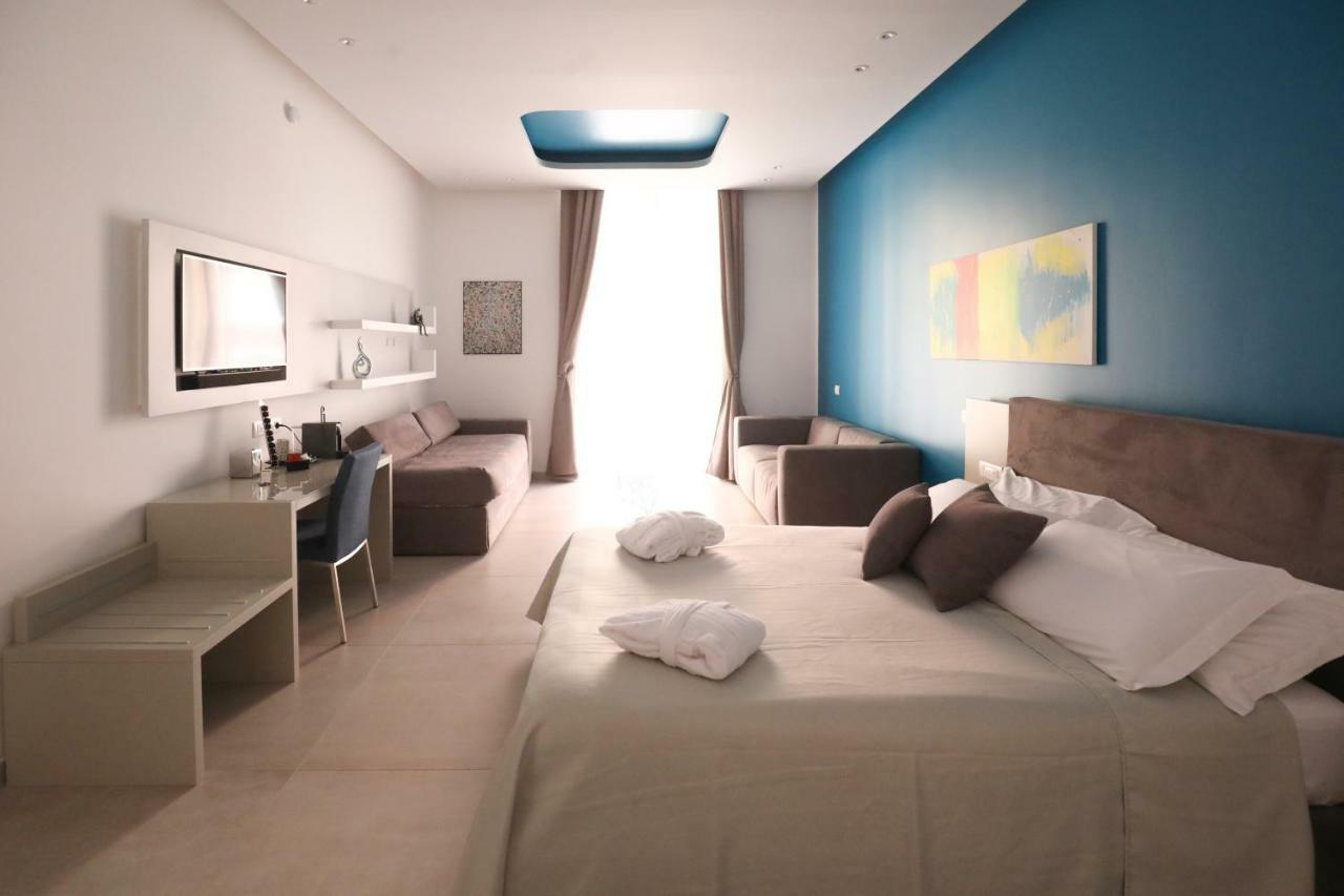 Toledo 16 Luxury Suites Naples Extérieur photo
