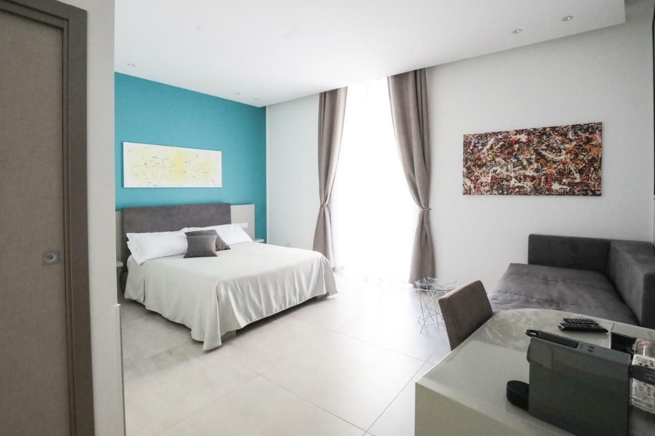 Toledo 16 Luxury Suites Naples Extérieur photo