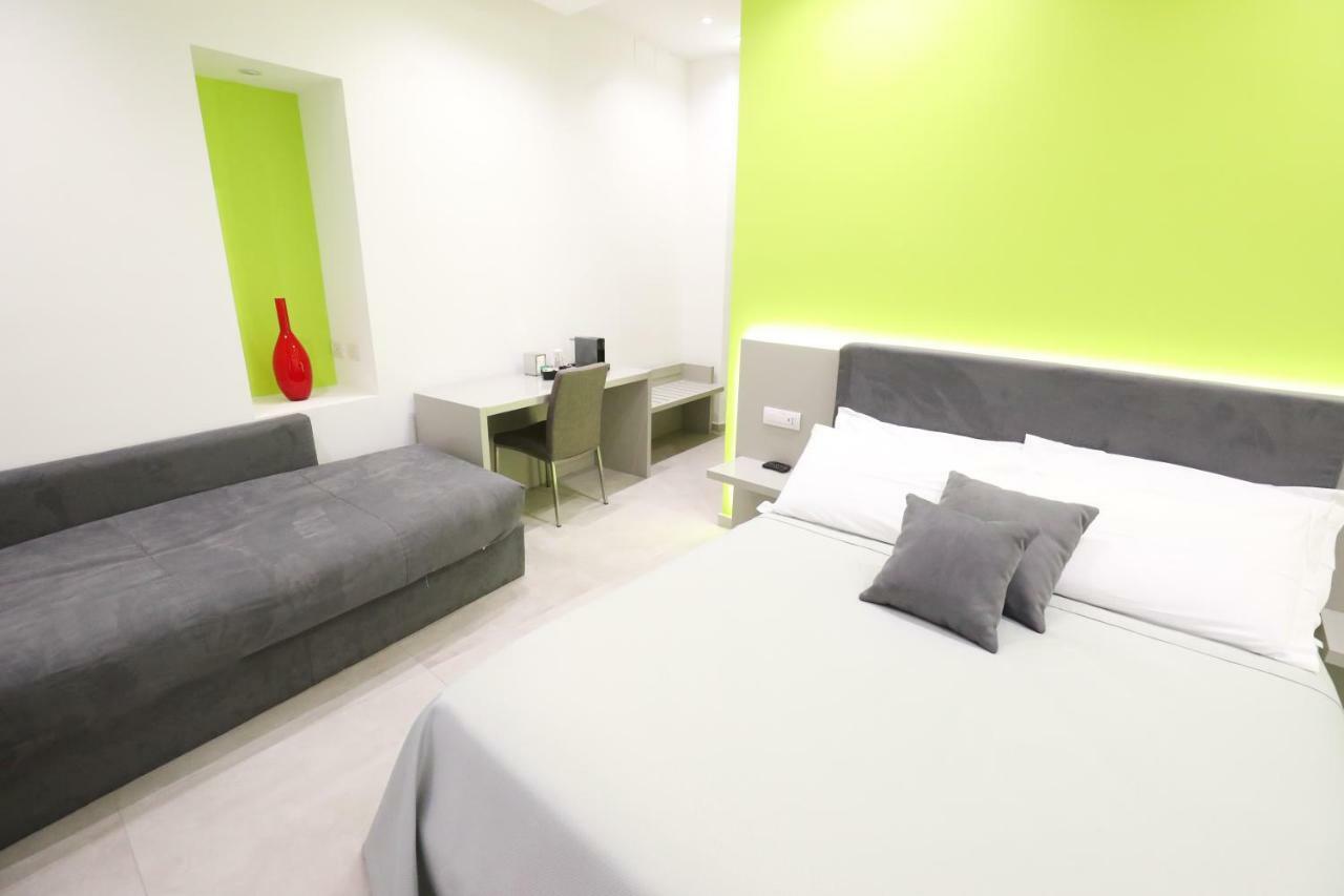 Toledo 16 Luxury Suites Naples Extérieur photo