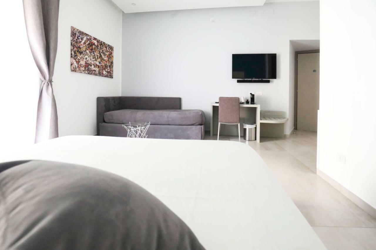Toledo 16 Luxury Suites Naples Extérieur photo