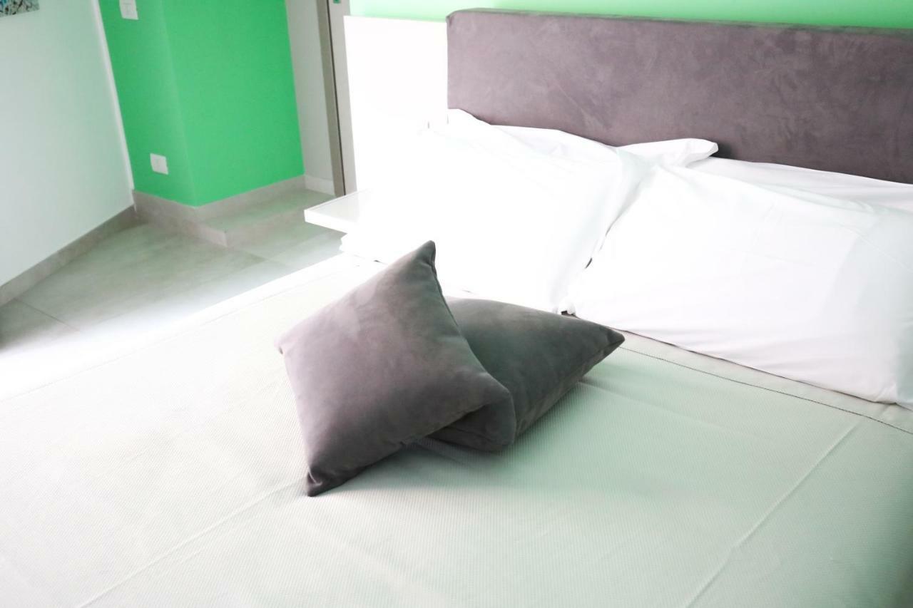 Toledo 16 Luxury Suites Naples Extérieur photo