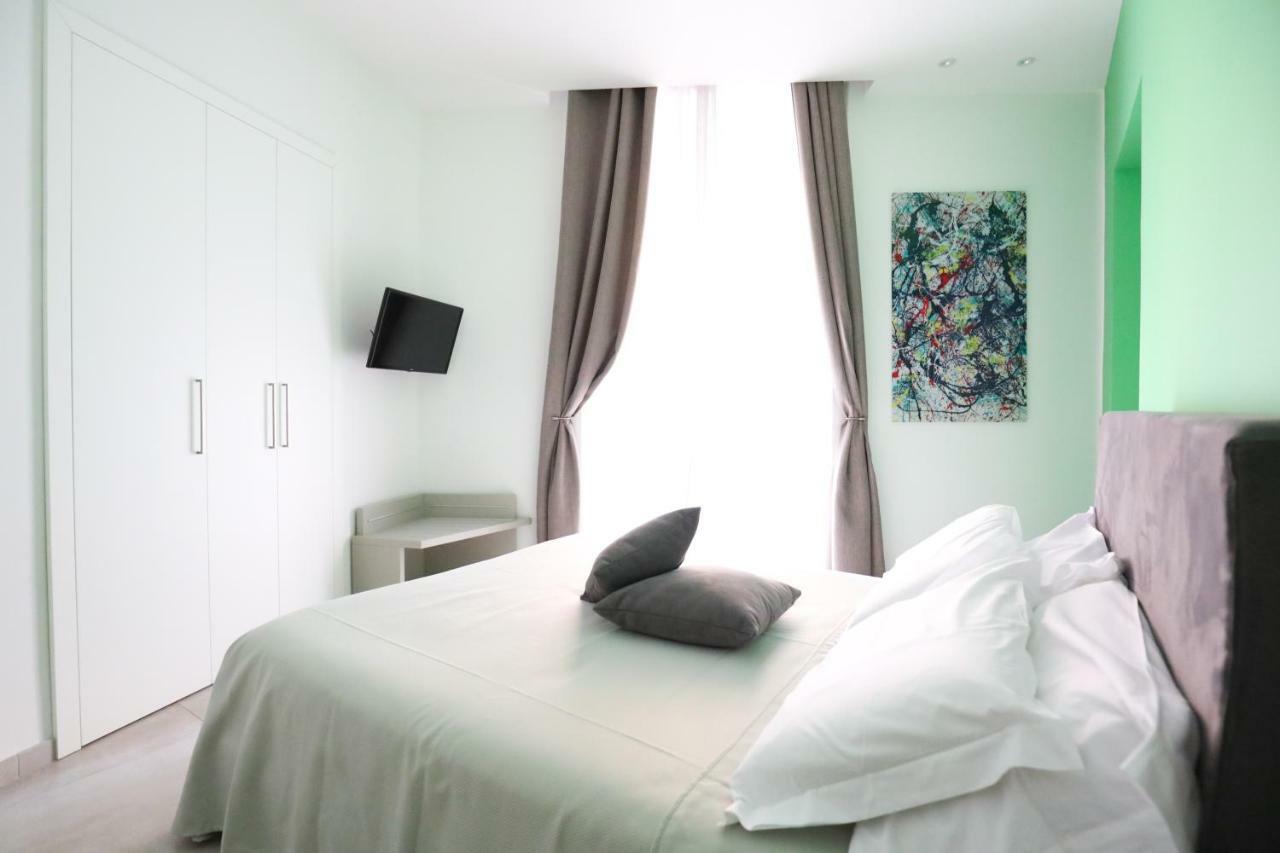 Toledo 16 Luxury Suites Naples Extérieur photo