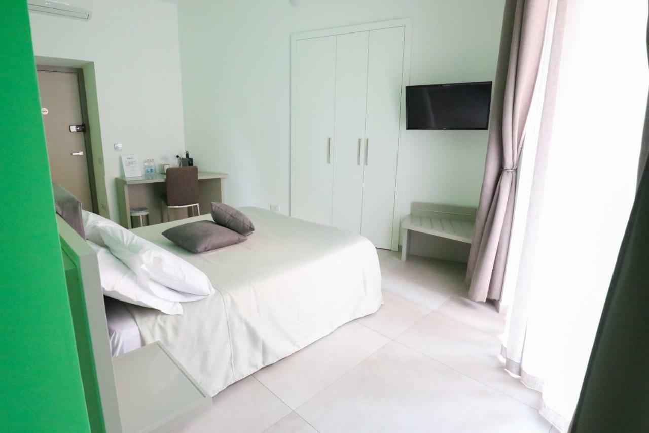 Toledo 16 Luxury Suites Naples Extérieur photo